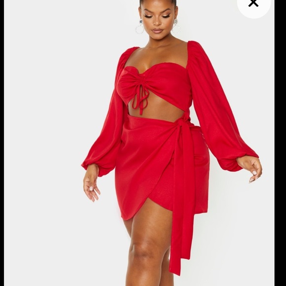 Pretty Little Thing - Plus Red Ruched Cut Out Bodycon Dress size 16 (UK size) - Picture 3 of 6